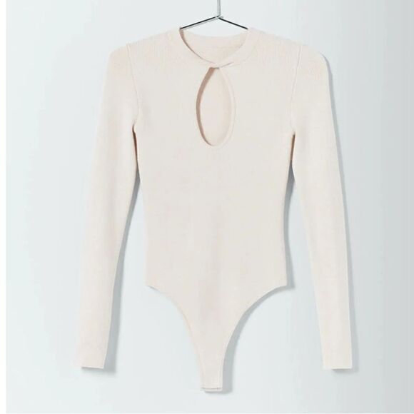 WHO WHAT WEAR COLLECTION
Sasha Cutout Bodysuit - Picture 8 of 8